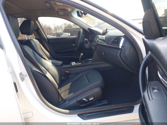 44485635 :رقم المزاد ، WBA8E5G34HNU42826 vin ، 2017 Bmw 320i Xdrive مزاد بيع