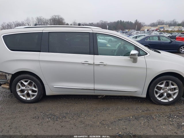 2020 Chrysler Pacifica Limited მანქანა იყიდება აუქციონზე, vin: 2C4RC1GG3LR151318, აუქციონის ნომერი: 44485701
