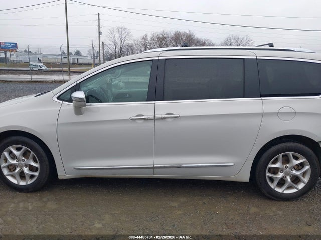 2020 Chrysler Pacifica Limited მანქანა იყიდება აუქციონზე, vin: 2C4RC1GG3LR151318, აუქციონის ნომერი: 44485701