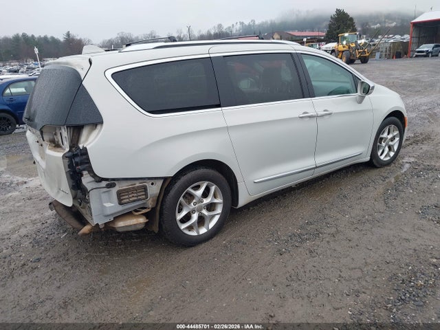 2020 Chrysler Pacifica Limited მანქანა იყიდება აუქციონზე, vin: 2C4RC1GG3LR151318, აუქციონის ნომერი: 44485701