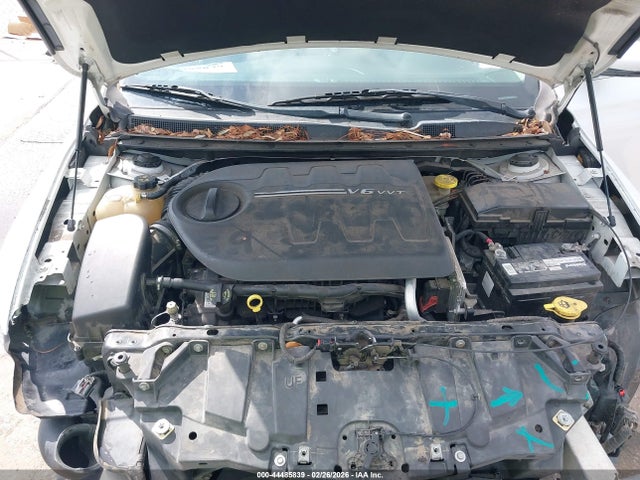 2015 Chrysler 200 C მანქანა იყიდება აუქციონზე, vin: 1C3CCCEG7FN643117, აუქციონის ნომერი: 44485839
