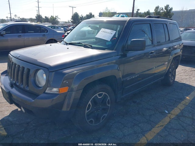 44486118 :رقم المزاد ، 1C4NJPBA6FD219077 vin ، 2015 Jeep Patriot Sport مزاد بيع