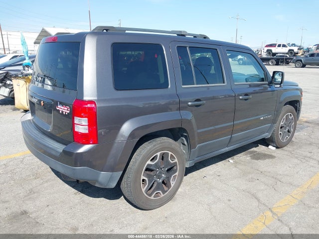 44486118 :رقم المزاد ، 1C4NJPBA6FD219077 vin ، 2015 Jeep Patriot Sport مزاد بيع