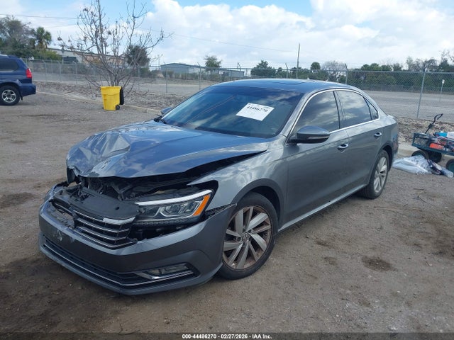 44486270 :رقم المزاد ، 1VWBA7A36JC032391 vin ، 2018 Volkswagen Passat 2.0t Se مزاد بيع