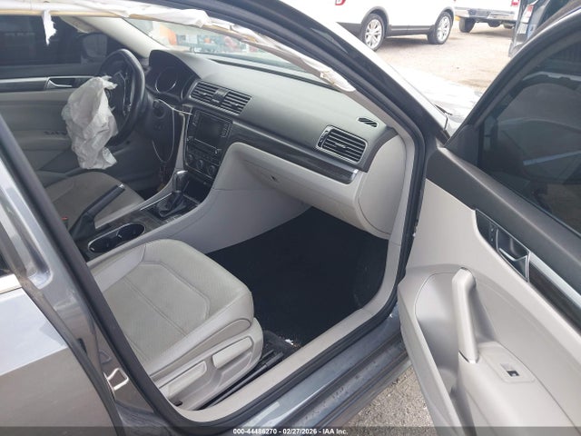 44486270 :رقم المزاد ، 1VWBA7A36JC032391 vin ، 2018 Volkswagen Passat 2.0t Se مزاد بيع