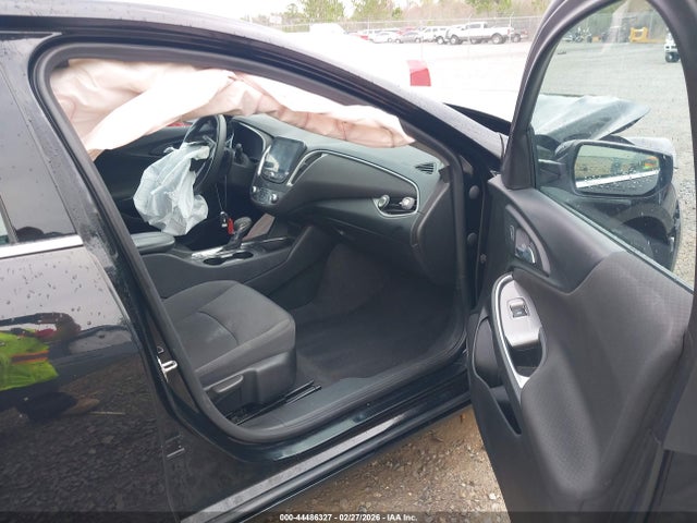 1G1ZD5STXNF111037 Chevrolet Malibu Fwd Lt