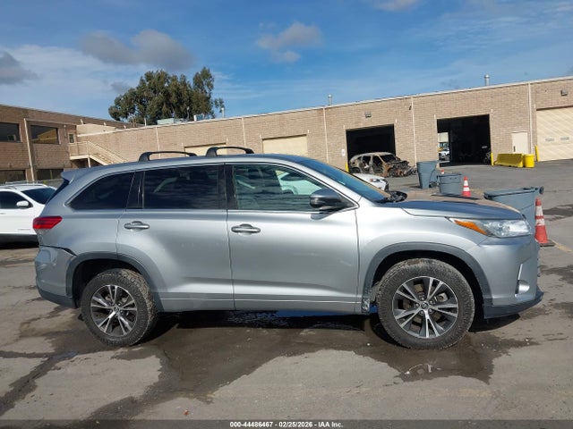 Toyota Highlander Le 2018 5TDZZRFH8JS279159 Image 13