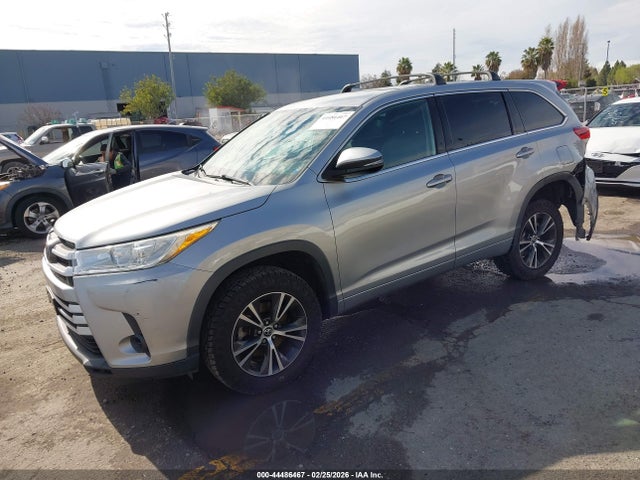 Toyota Highlander Le 2018 5TDZZRFH8JS279159 Image 2