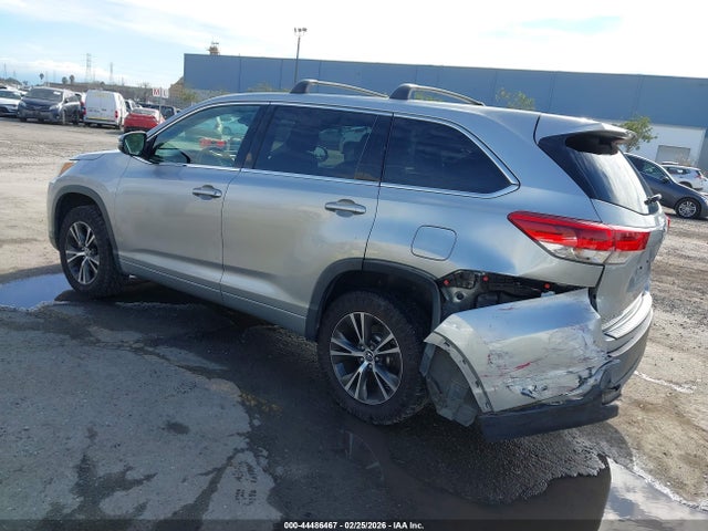 Toyota Highlander Le 2018 5TDZZRFH8JS279159 Image 3