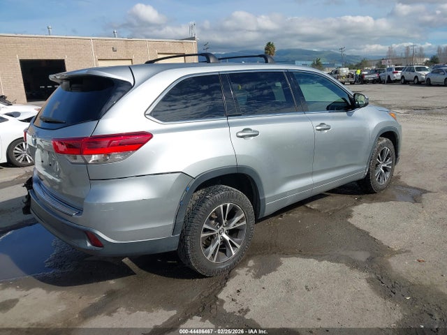 Toyota Highlander Le 2018 5TDZZRFH8JS279159 Image 4