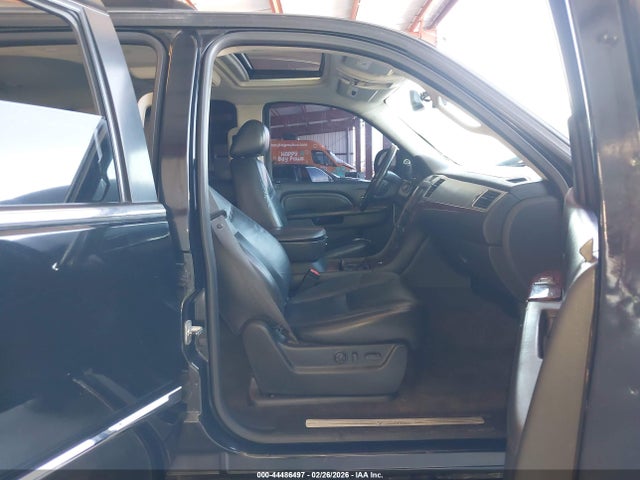 Auction sale of the 2010 Cadillac Escalade Premium, vin: 1GYUKCEF8AR214946, lot number: 44486497