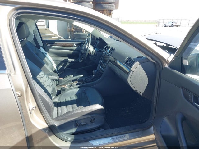 Aukcja sprzedaży 2015 Volkswagen Passat 2.0l Tdi Sel Premium, vin: 1VWCV7A39FC045281, numer aukcji: 44486707