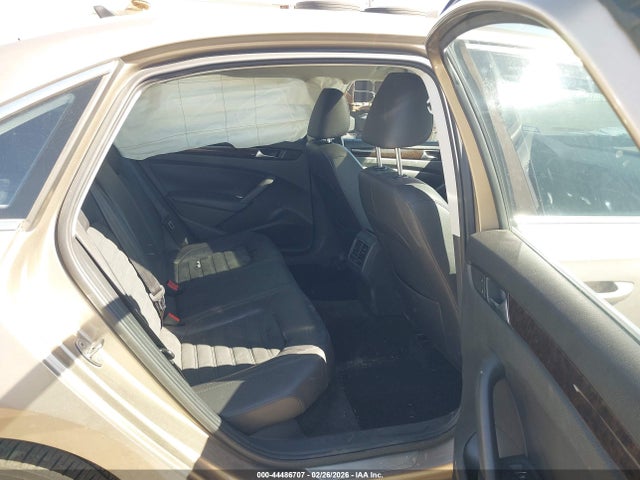 Aukcja sprzedaży 2015 Volkswagen Passat 2.0l Tdi Sel Premium, vin: 1VWCV7A39FC045281, numer aukcji: 44486707