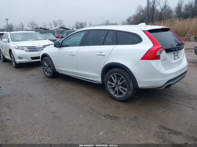 2017 VOLVO V60 CROSS COUNTRY YV440MWK8H1037642 Photo 2