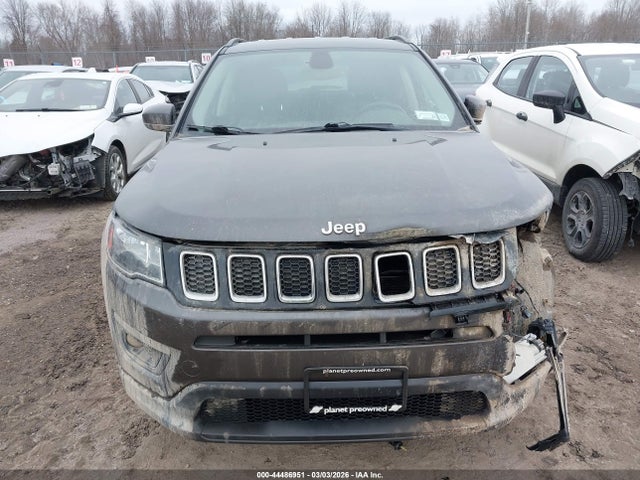 44486951 :رقم المزاد ، 3C4NJDBB0JT401979 vin ، 2018 Jeep Compass Latitude 4x4 مزاد بيع