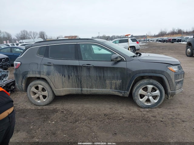 44486951 :رقم المزاد ، 3C4NJDBB0JT401979 vin ، 2018 Jeep Compass Latitude 4x4 مزاد بيع
