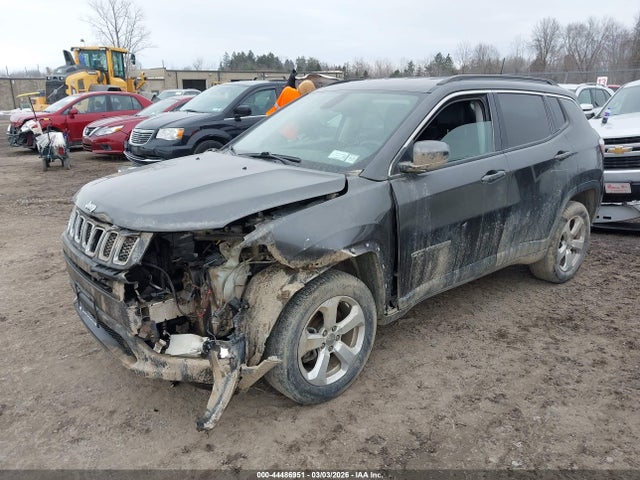 44486951 :رقم المزاد ، 3C4NJDBB0JT401979 vin ، 2018 Jeep Compass Latitude 4x4 مزاد بيع