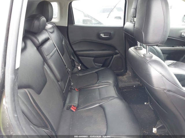 44486951 :رقم المزاد ، 3C4NJDBB0JT401979 vin ، 2018 Jeep Compass Latitude 4x4 مزاد بيع