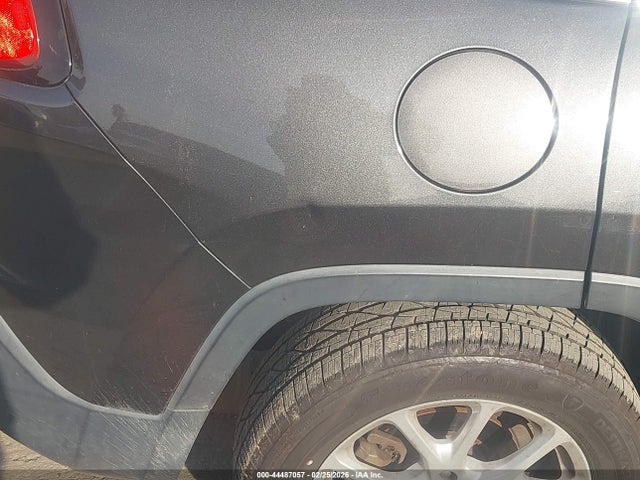 1C4PJLCB4FW790757 Jeep Cherokee Latitude