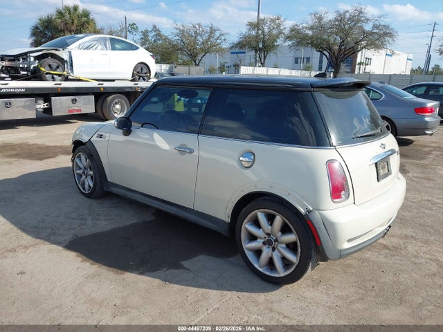 2006 MINI COOPER S WMWRE33566TJ39961 Photo 2