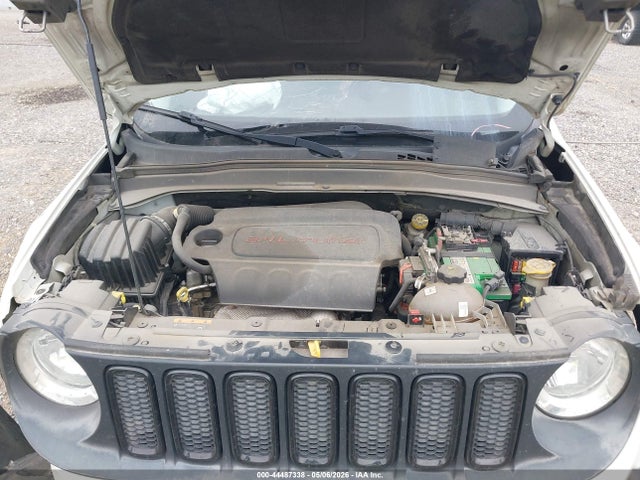 2017 Jeep Renegade Altitude 4x4 მანქანა იყიდება აუქციონზე, vin: ZACCJBBB4HPE69568, აუქციონის ნომერი: 44487338