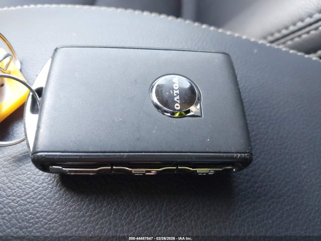 44487547 :رقم المزاد ، YV4L12UM4S2517311 vin ، 2025 Volvo Xc40 B5 Ultra Dark Theme مزاد بيع