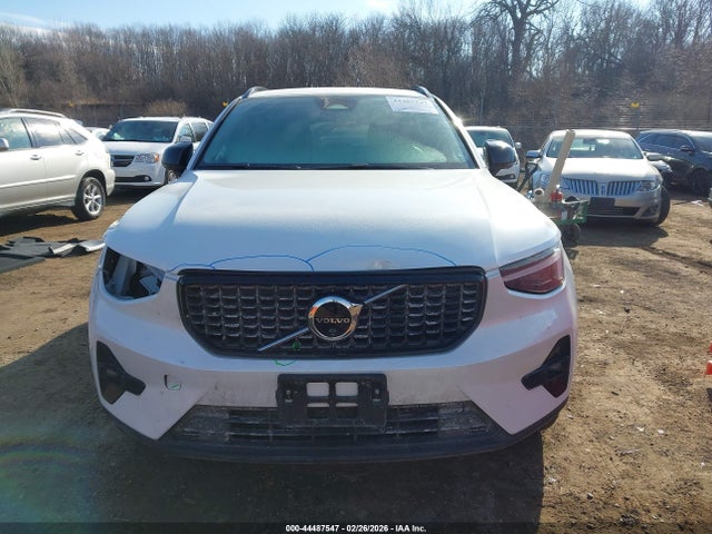 44487547 :رقم المزاد ، YV4L12UM4S2517311 vin ، 2025 Volvo Xc40 B5 Ultra Dark Theme مزاد بيع