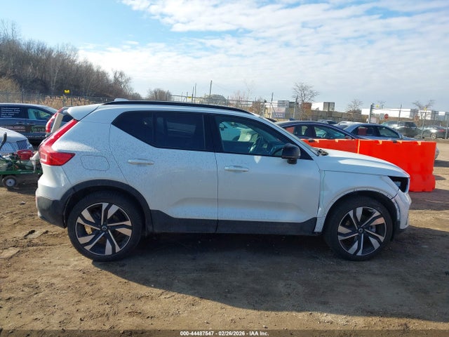 44487547 :رقم المزاد ، YV4L12UM4S2517311 vin ، 2025 Volvo Xc40 B5 Ultra Dark Theme مزاد بيع