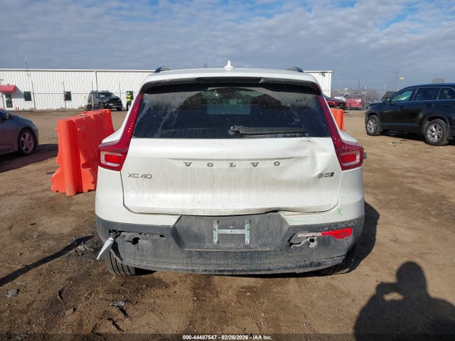 44487547 :رقم المزاد ، YV4L12UM4S2517311 vin ، 2025 Volvo Xc40 B5 Ultra Dark Theme مزاد بيع
