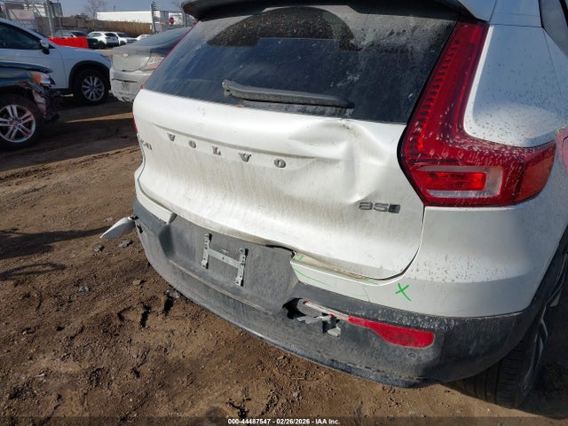 44487547 :رقم المزاد ، YV4L12UM4S2517311 vin ، 2025 Volvo Xc40 B5 Ultra Dark Theme مزاد بيع