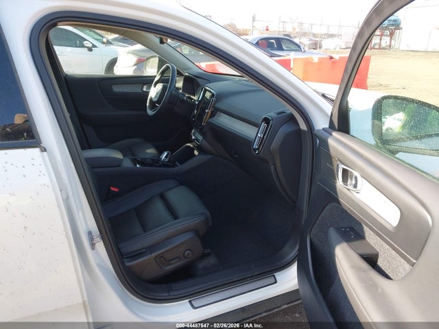 44487547 :رقم المزاد ، YV4L12UM4S2517311 vin ، 2025 Volvo Xc40 B5 Ultra Dark Theme مزاد بيع