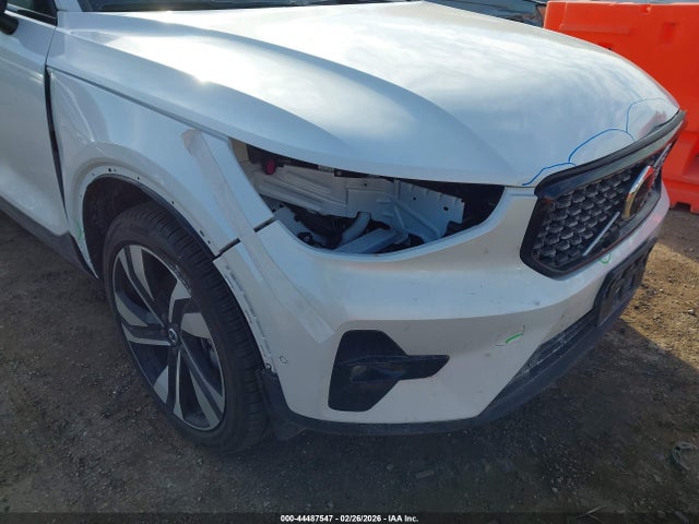 44487547 :رقم المزاد ، YV4L12UM4S2517311 vin ، 2025 Volvo Xc40 B5 Ultra Dark Theme مزاد بيع