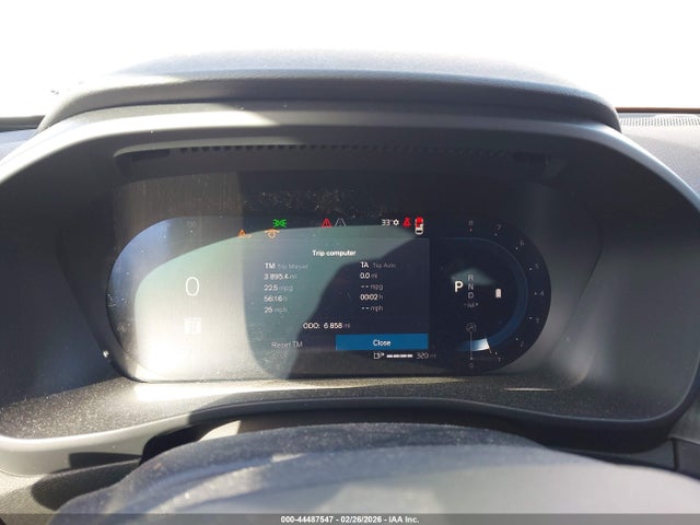 44487547 :رقم المزاد ، YV4L12UM4S2517311 vin ، 2025 Volvo Xc40 B5 Ultra Dark Theme مزاد بيع
