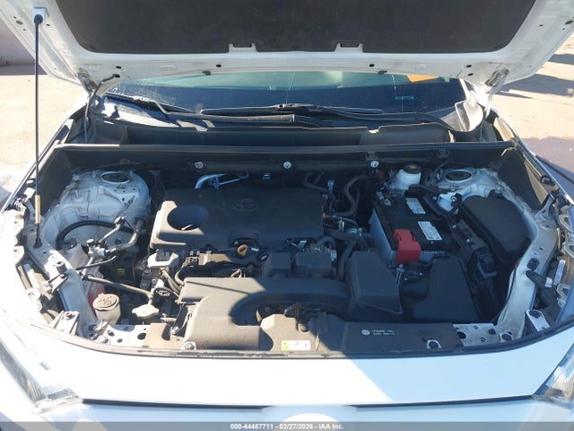 2T3H1RFV8RC268733 Toyota RAV4 LE