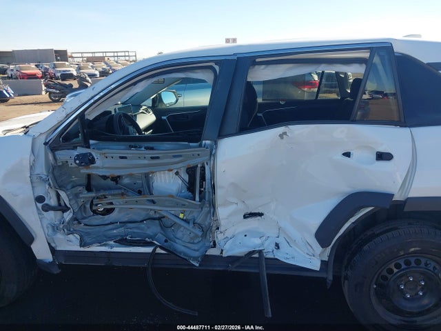 2T3H1RFV8RC268733 Toyota RAV4 LE