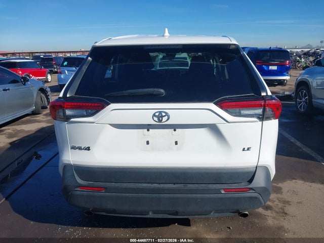 2T3H1RFV8RC268733 Toyota RAV4 LE
