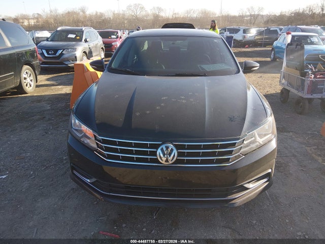44487755 :رقم المزاد ، 1VWBA7A30JC003646 vin ، 2018 Volkswagen Passat 2.0t Se مزاد بيع