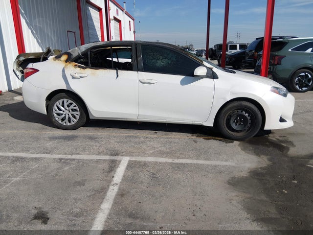 Toyota COROLLA LE 2018 5YFBURHEXJP775480 Image 13