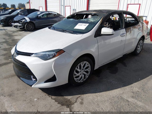 Toyota COROLLA LE 2018 5YFBURHEXJP775480 Image 2