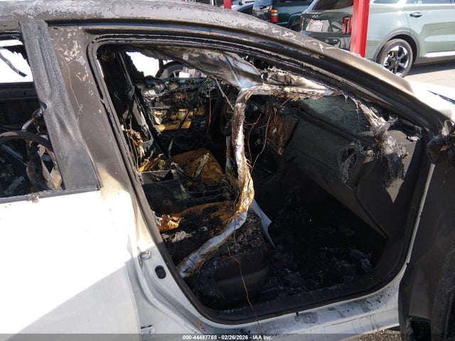 Toyota COROLLA LE 2018 5YFBURHEXJP775480 Image 5
