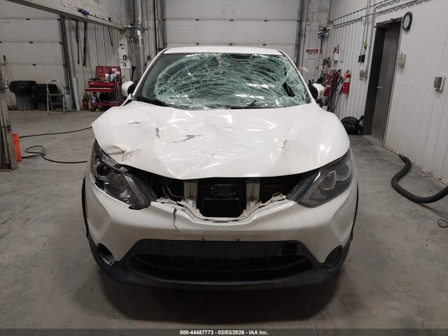 JN1BJ1CR8KW335032 Nissan Rogue Sport S