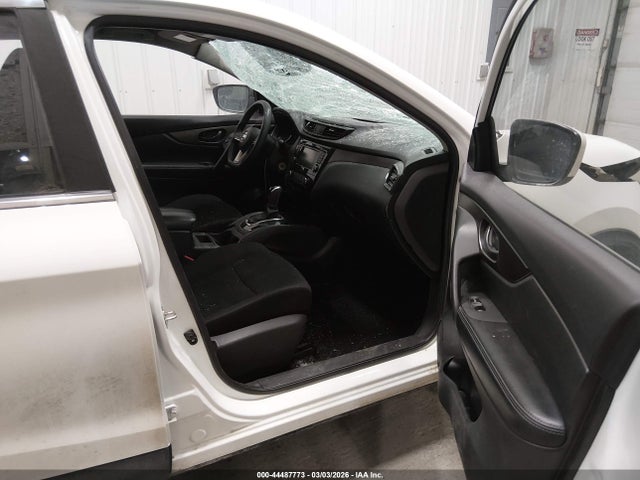 JN1BJ1CR8KW335032 Nissan Rogue Sport S