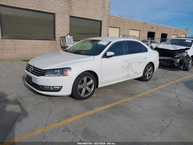 Volkswagen Passat 1.8t Limited Edition 2015 1VWAT7A33FC094019 Image 2