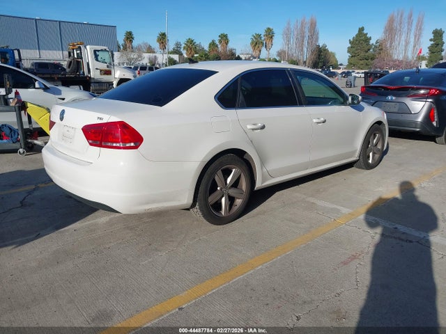 Volkswagen Passat 1.8t Limited Edition 2015 1VWAT7A33FC094019 Image 4