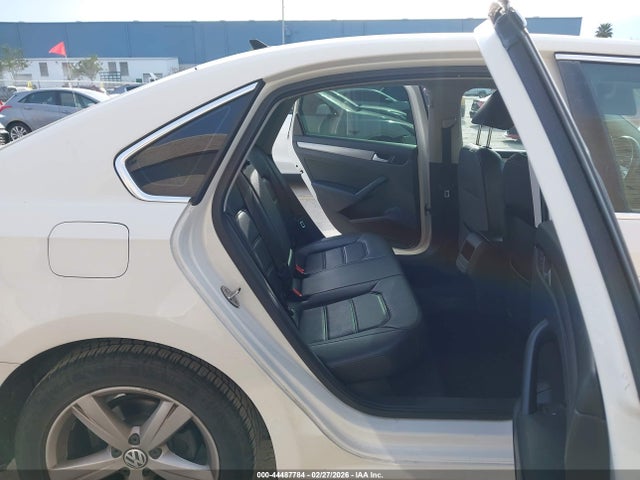 Volkswagen Passat 1.8t Limited Edition 2015 1VWAT7A33FC094019 Image 8