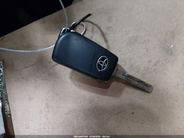 2T3F1RFV0NW290404 Toyota RAV4 LE