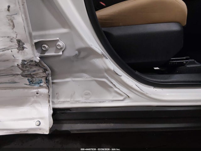 2T3F1RFV0NW290404 Toyota RAV4 LE