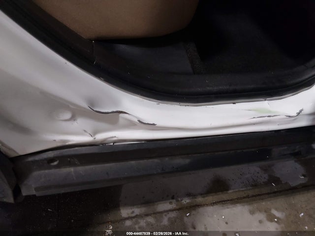 2T3F1RFV0NW290404 Toyota RAV4 LE
