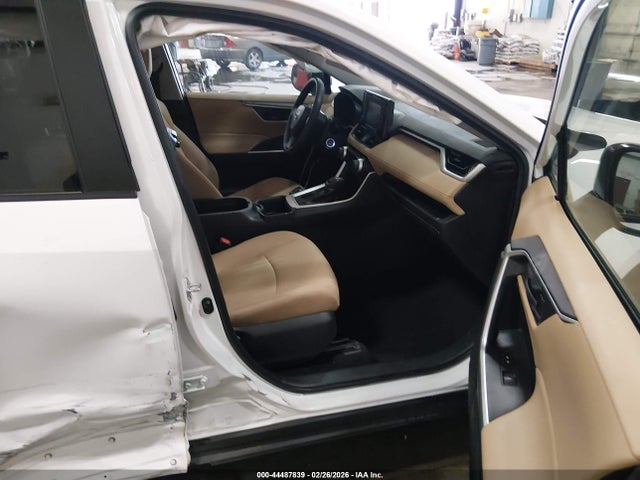 2T3F1RFV0NW290404 Toyota RAV4 LE