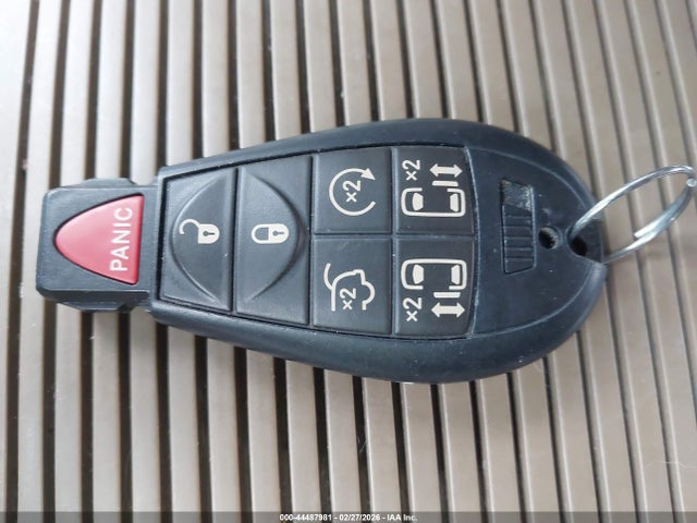 Продажа на аукционе авто 2015 Chrysler Town & Country Touring-l, vin: 2C4RC1CG6FR584206, номер лота: 44487981